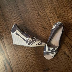 Toms wedge shoes